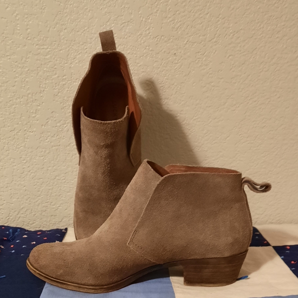 WOMEN'S "LUCKY BRAND" SUEDE BOOTIES SIZE 6M